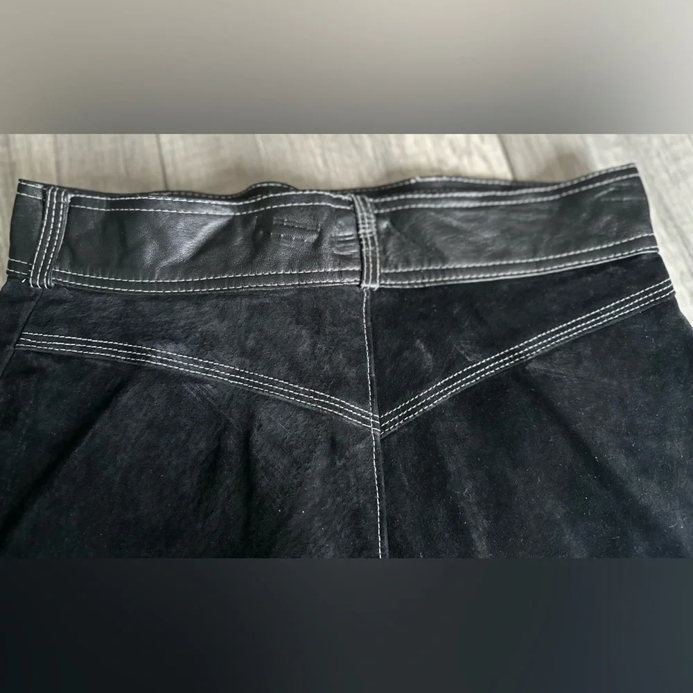 NWT Vintage Wilsons Leather Beyond Leather Black Leather & Suede Shorts - Picture 10 of 13